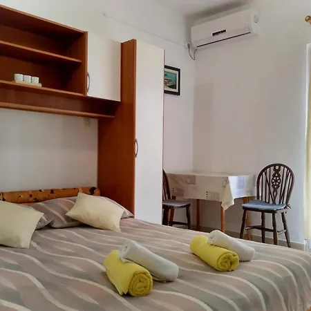 Im Erdgeschoss Mit Kleiner Terrasse Apartment Baska (Krk)
